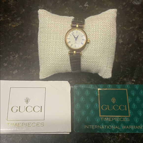 Gucci Gold and Cream Women's Watch - Picture 4 of 4